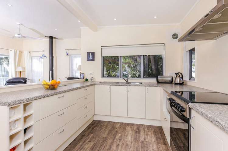 39 Foster Avenue Huia_9