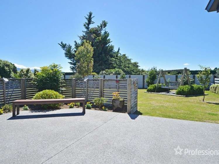 2 Camellia Lane Carterton_14