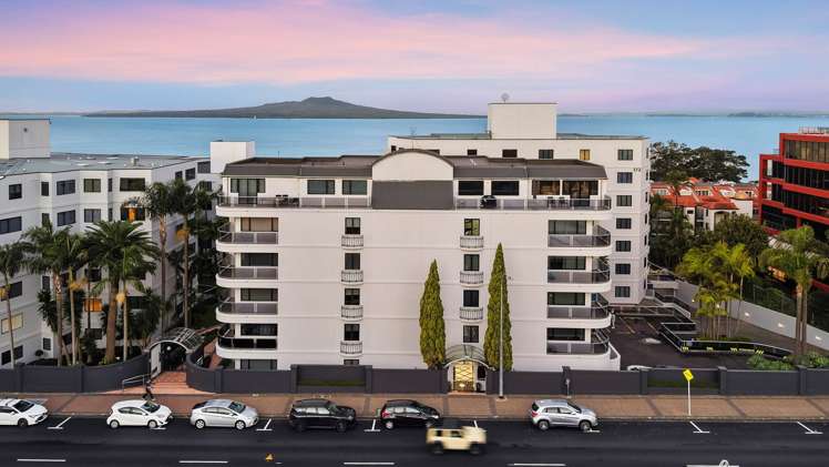 2C/171 Hurstmere Road Takapuna_36