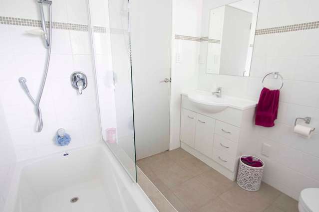 1/127 Atkinson Road Titirangi_4