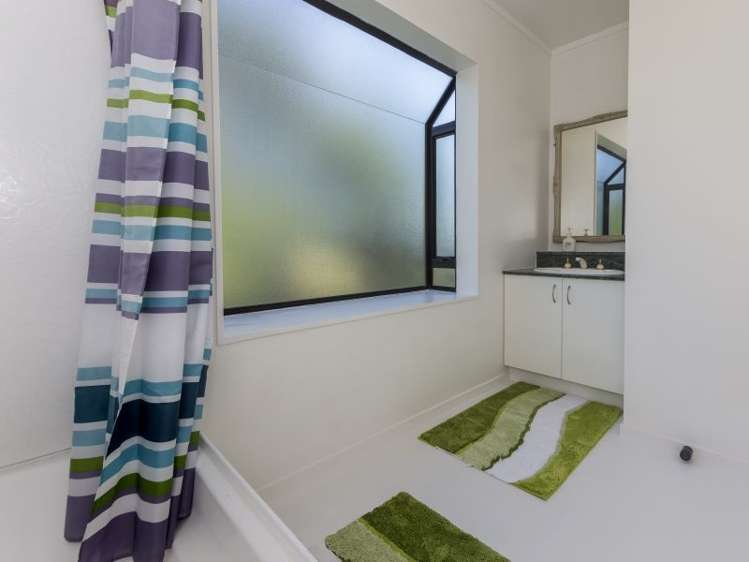 6 Philomel Crest Welcome Bay_27