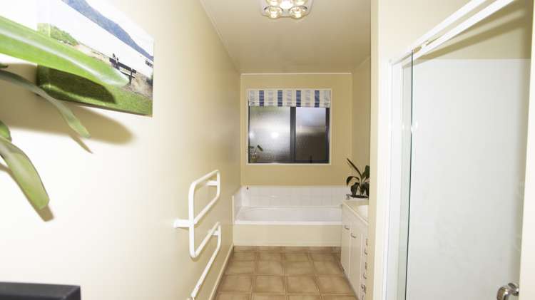 75 Pages Road Allenton_13