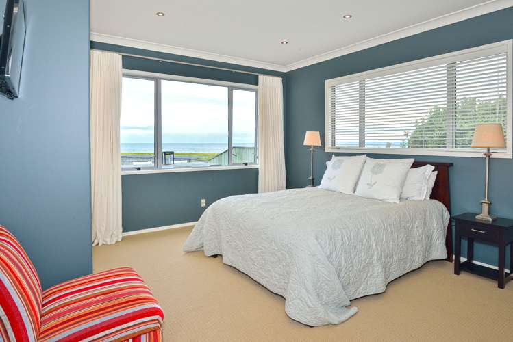 215 Newcastle Street Mahia_7