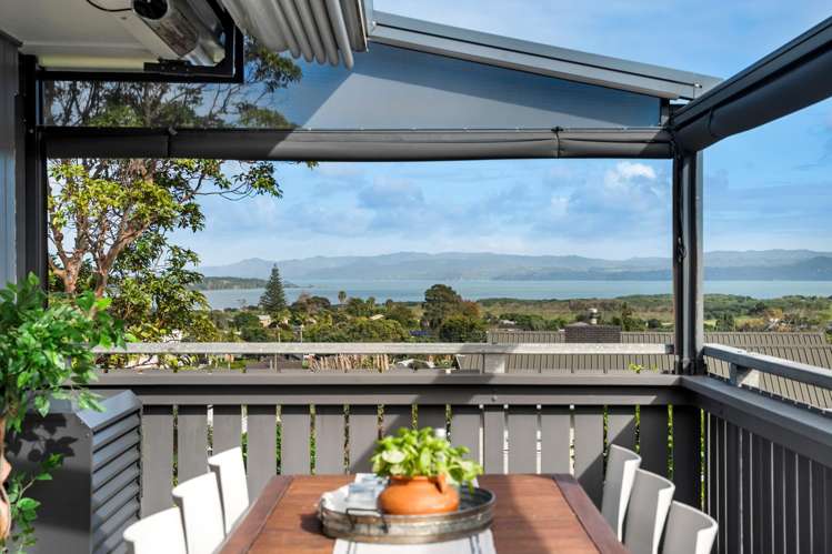 35 Ridgemount Rise Mangere Bridge_1