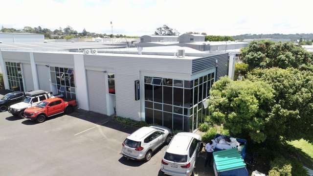 Road frontage 221sqm industrial