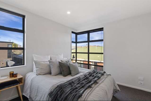 2/68 Barbour Street Waltham_4