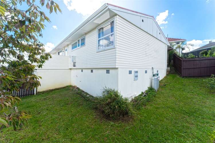 10a Castaing Crescent Te Atatu South_13