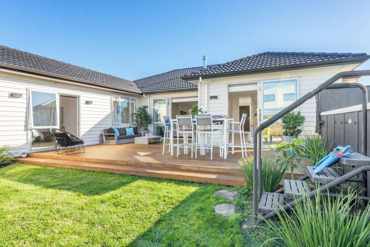 5 Defender Crescent Beachlands_6