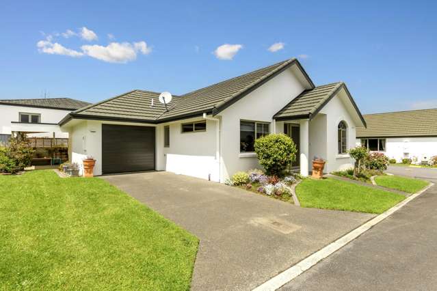 Freehold Stand-Alone Unit in Orange Grove Village