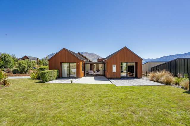 Luxury, Views & Lifestyle Combined