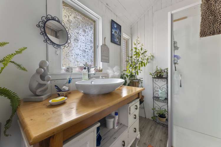 17 Holyhead Street Outram_12