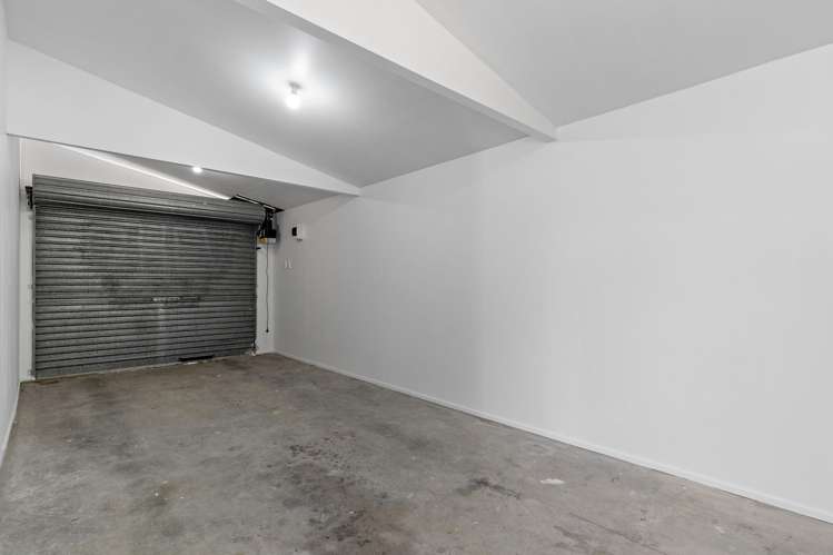 8a Coey Place Glen Eden_18