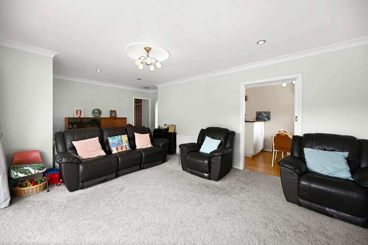 63 Resthill Crescent Glenview_5