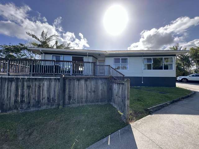 Stunning 3 Bedroom Home in Beachlands!