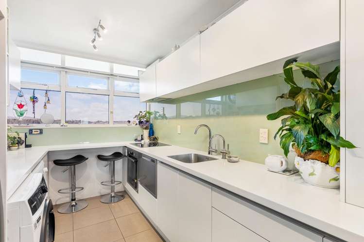 7B/19 Maida Vale Road_3