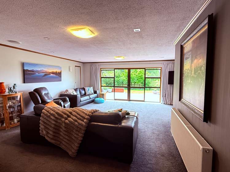 867 Hundred Line Road East South Hillend_26