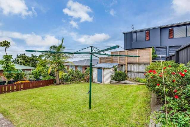 2/7 Lydia Avenue Northcote_3