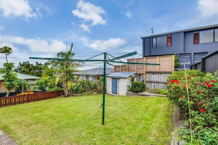 2/7 Lydia Avenue Northcote_3