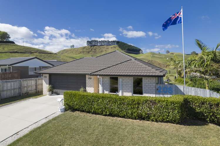 208 Ballintoy Park Drive Welcome Bay_20