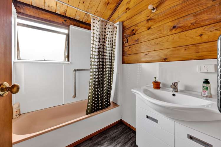 8 Ponderosa Place Opunake_17