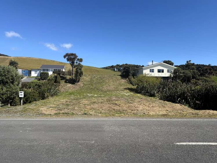 24 The Nuggets Road Kaka Point_2
