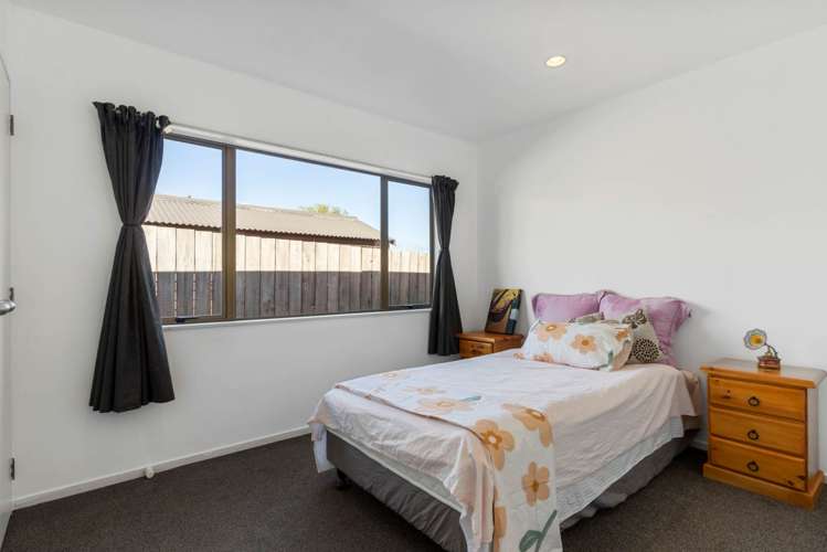 8a Mcleod Road Henderson_11