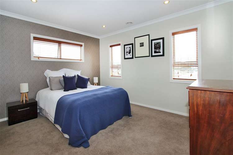 14 Paparoa Crescent Aotea_12