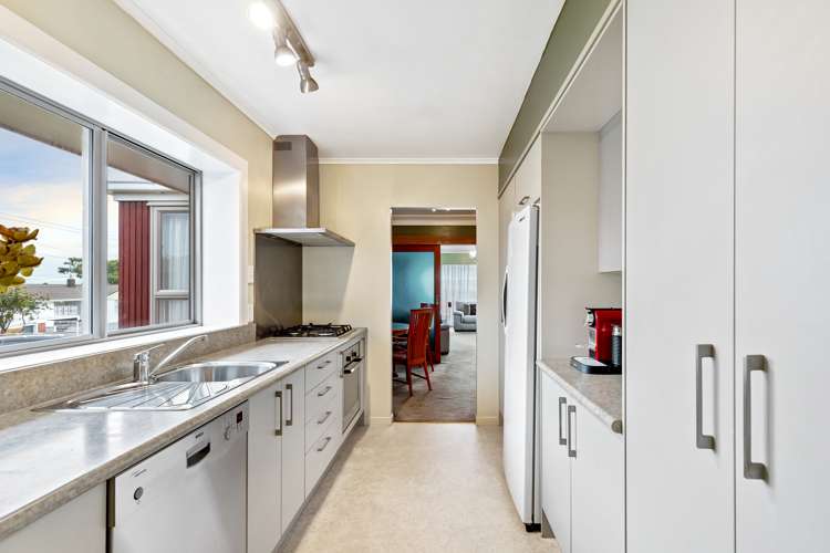 8 Sally Crescent Mount Roskill_13