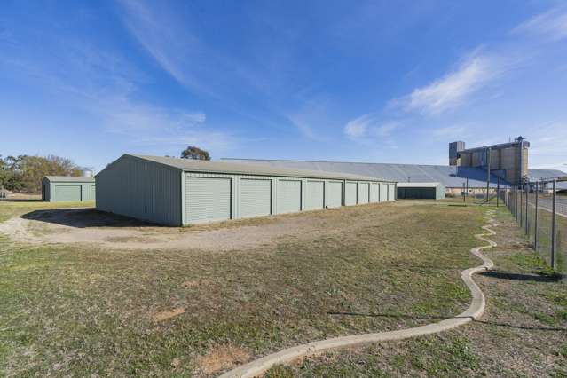 98 Queen Street (STORAGE SHEDS) Junee_2