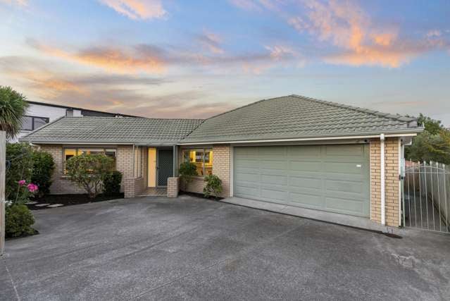 Single Level Living, Walk to Howick Village