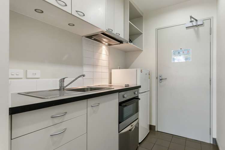 1007/17 Amersham Way Manukau_11