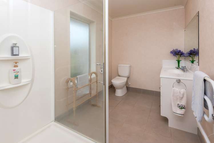 19 Fairhill Place Flat Bush_12