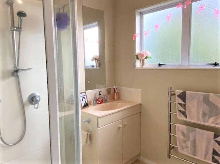 2/4 Shamrock Lane Te Atatu Peninsula_7