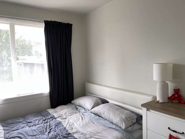 2/5 Pitt Place Saint Albans_12