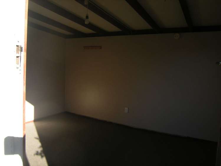 347 Lake Road South Leeston_14