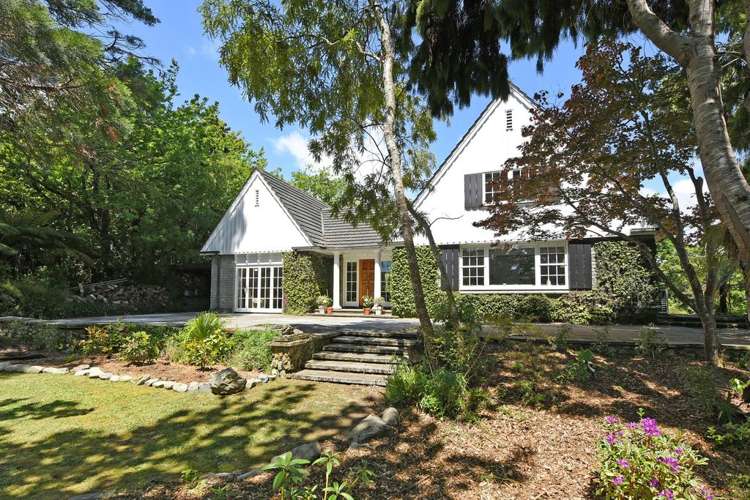 1266 Fergusson Drive Brown Owl_26