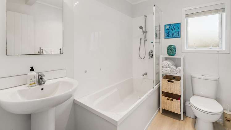 48 Torkar Road Clarks Beach_17