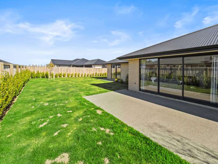 23 Strowan Avenue Elgin_21