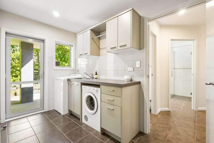 664 Redoubt Road Flat Bush_23