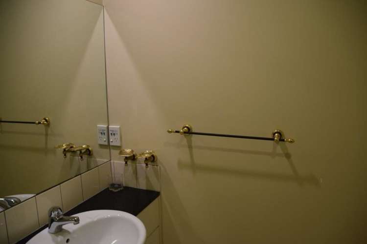 10/12 Crown Lynn Place New Lynn_11