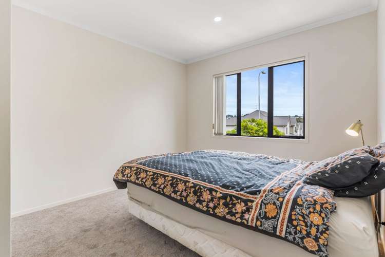 84 Fields Parade Oteha_11