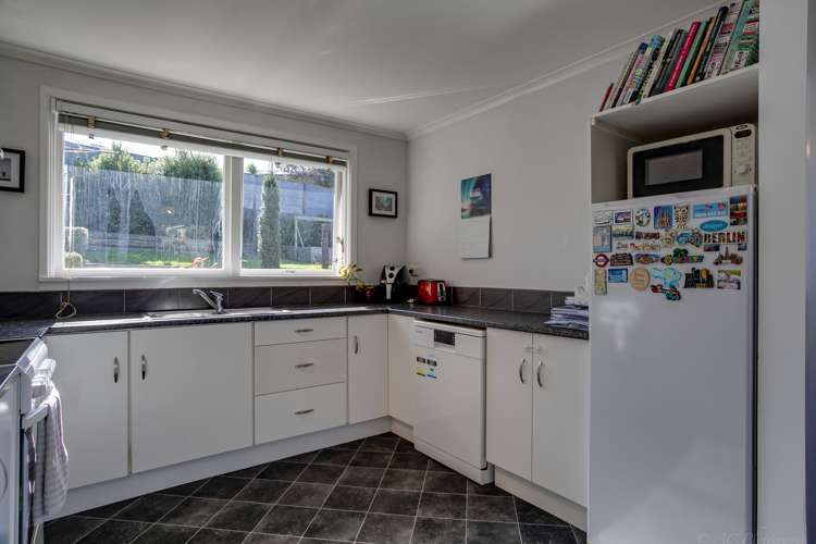 16 Clyde Carr Crescent Waimataitai_13