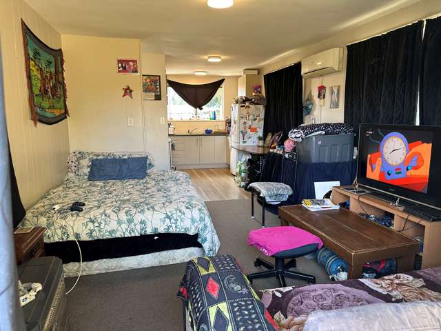 17b Leonie Place Aranui_3