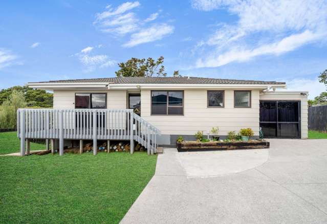 2/33 Seaward Place Wattle Downs_1