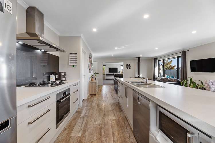 1 Hurricane Way Burleigh_3