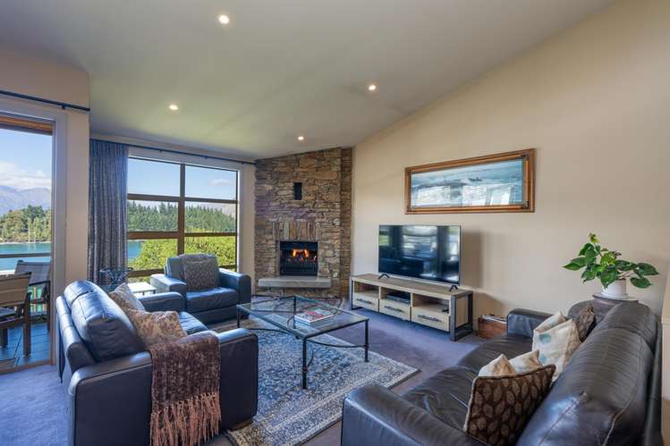 2/10 Lake Street Queenstown_5