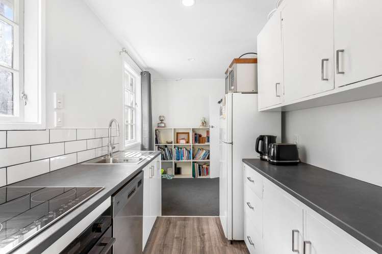 24 Thurleigh Grove Karori_7