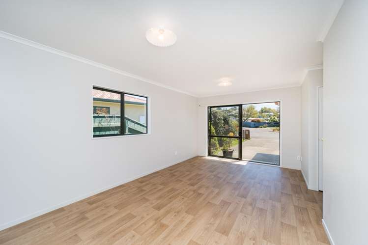7 Saint Johns Close (off West Street) Feilding_12