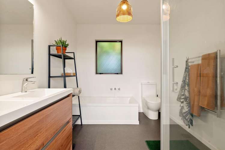 19 Kaitawa Road, York Bay Eastbourne_22