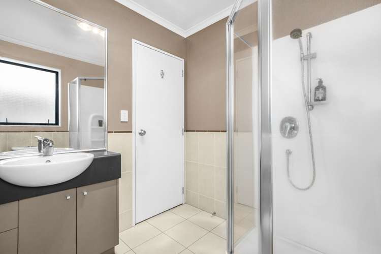 21 Cambrian Crescent Flat Bush_12